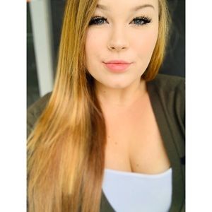 Meet your Posher, Alyssa